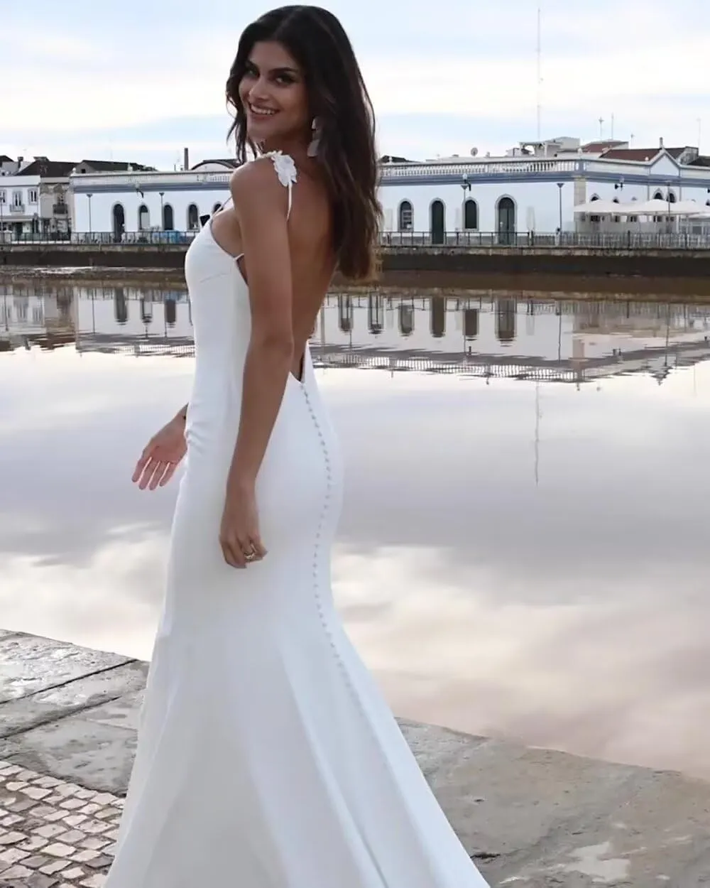 Verngo Lace Applique Wedding Dresses for Bride Mermaid Tulle Beach Bridal Gowns for Women with Train