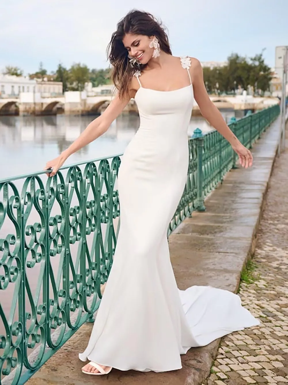 Verngo Lace Applique Wedding Dresses for Bride Mermaid Tulle Beach Bridal Gowns for Women with Train